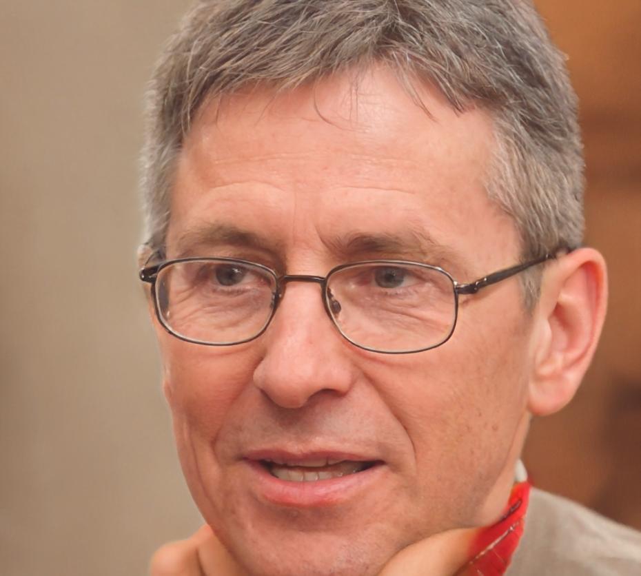 Ritratto di Emiliano Fiorentini, fondatore e guida di meditazione